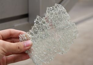 钢化玻璃淋浴房 安全安装是基础，科学清洁防自爆